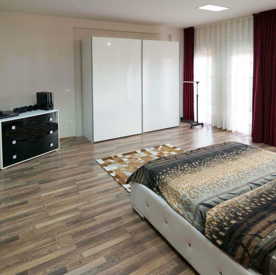 Апартаменты Penthouse De Lux Орадя Экстерьер фото